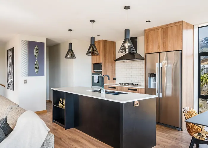 Stunning Alpine Views, Easy Walking, 3 Bathrooms Hébergement de vacances Wanaka