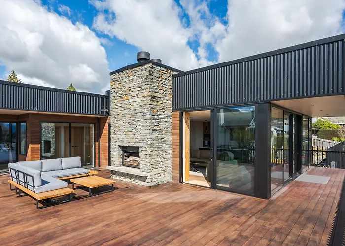 Stunning Alpine Views, Easy Walking, 3 Bathrooms Wanaka
