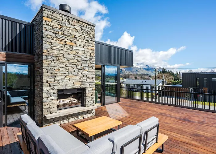 Stunning Alpine Views, Easy Walking, 3 Bathrooms Wanaka